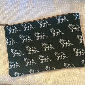Chantecaille Green Lion cat Print canvas cosmetic jewelry zipper Pouch EUC